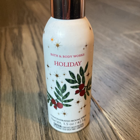 🎄Holiday Room Spray Brand New Bath & Body Works - Picture 2 of 5